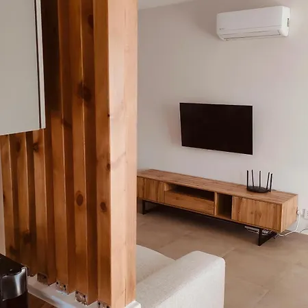 Two Bedroom Apartment With Pool Paphos Exterior photo