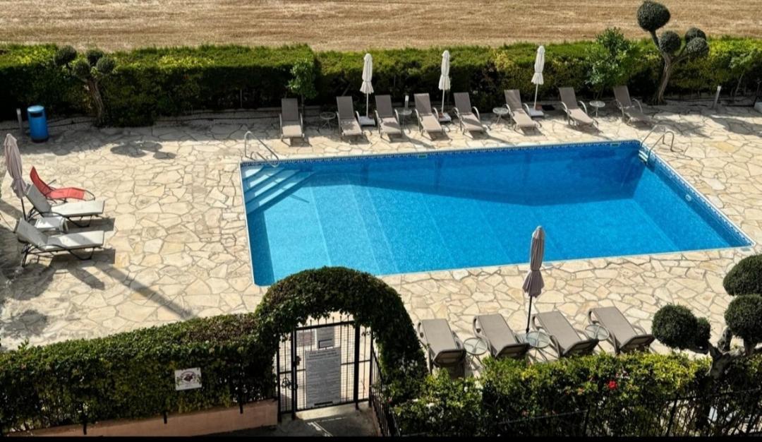 Apartment Two Bedroom With Pool *